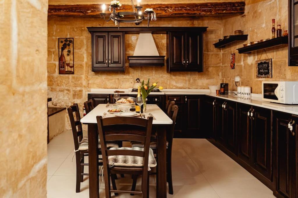 Enchanting 2Bdr Townhouse In Valletta Centre! Exterior photo
